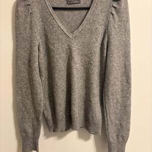 Anthropologie Grey Puff Sleeve V-Neck Knit Sweater, Size M